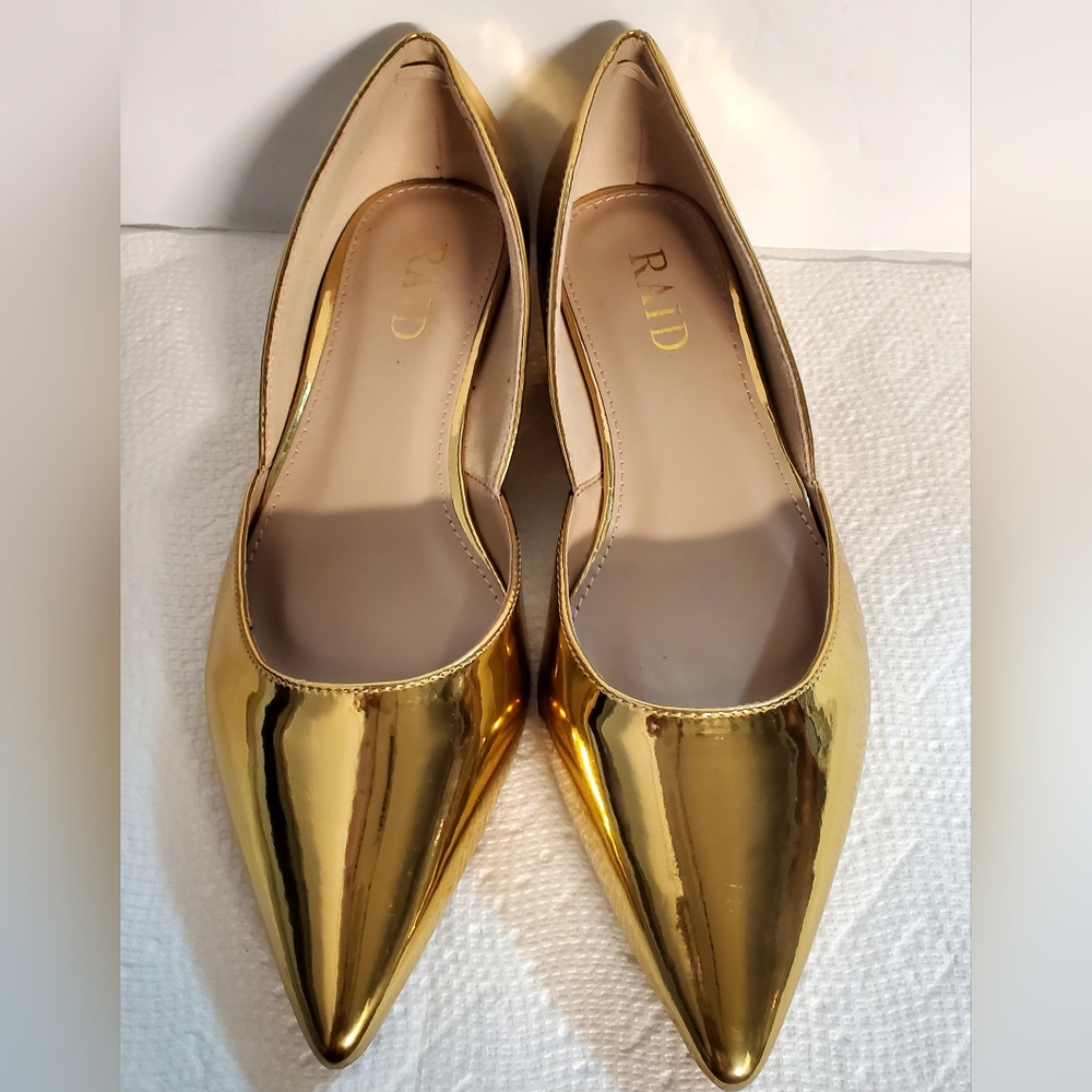 RAID  flat shoe in Metalic gold. UK SIZE 5 = US SIZE 7. EXCELLENT CONDITION.